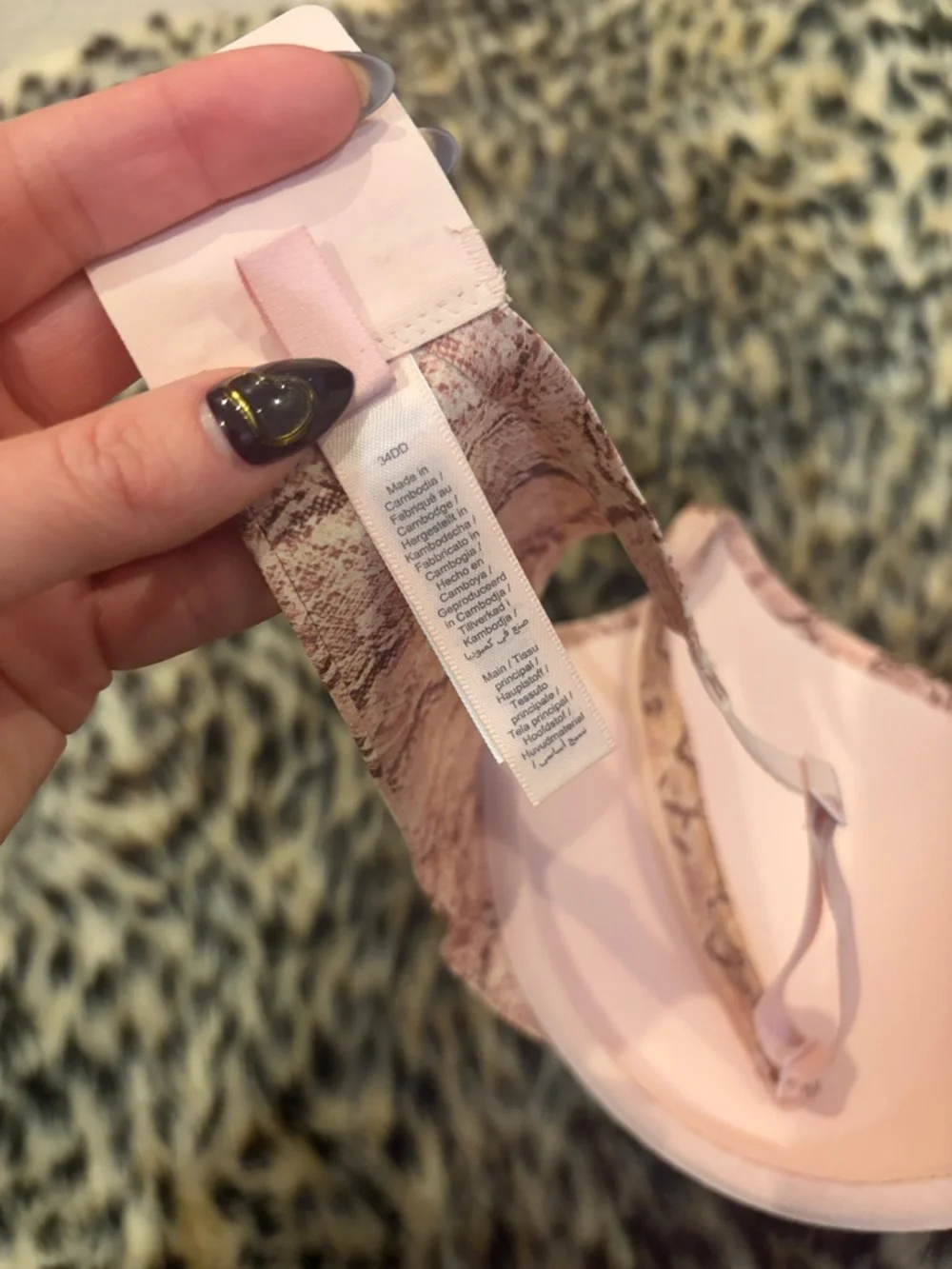 SKIMS Pink Snake-Print Underwire Bra - Picture 3 of 5